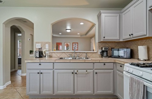 St. Johns House | Charming 2BR Getaway | Near Downtown & Mueller