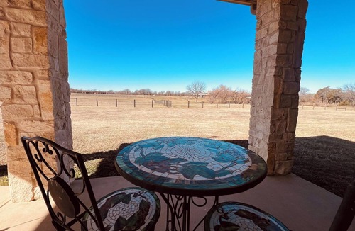 Whitesboro House | Charming 3 bedroom Farmhouse with amazing views in Whitesboro, Texas.