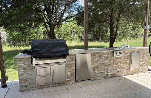 Cape Royale House | Charming 3-bedroom house in soothing Coldspring with outdoor kitchen and firepit