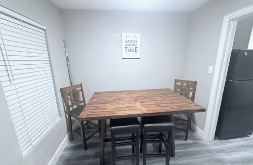 Fort Worth House | Charming 3-bedroom house in brilliant Fort Worth with AC