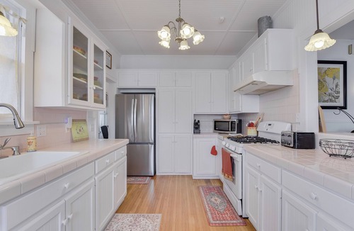 La Grange House | Charming 3-bedroom house with AC in La Grange with Wrap around porches.