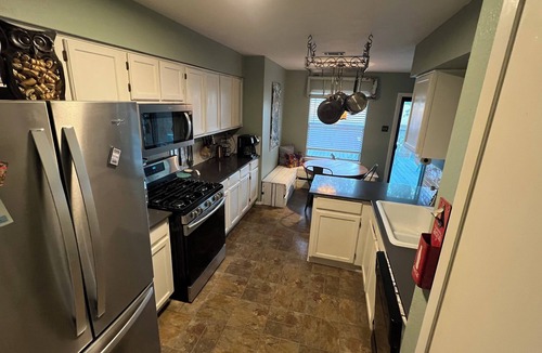 West Oak Hill House | Charming 3-bedroom house 20 min. To downtown Austin, 20 min. To Dripping Springs