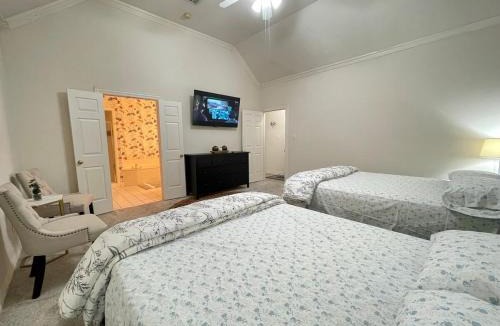 Bedford House | Charming 3-bedroom house near AT&T Stadium, Six Flag, DFW Airport