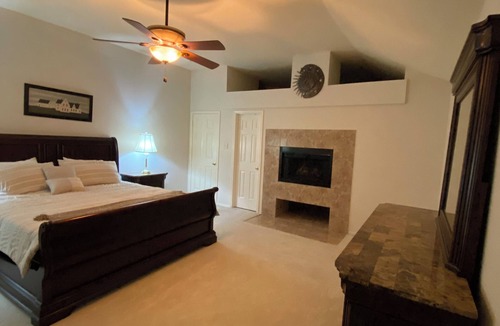 Elmo House | Charming 4-bed/3 bath house in Rockwall. Every stay is 5-Stars. Big bedrooms.