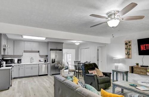 Jasper House | Charming 4 Bedroom Retreat in the Heart of Jasper, TX – Your Ideal Getaway!