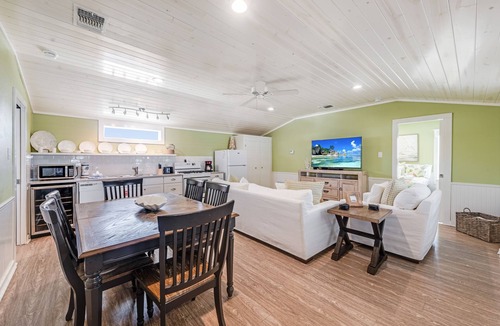 Old Town Cottage | Charming cottage! Awesome covered patio, walking distance to the beach, golf ca