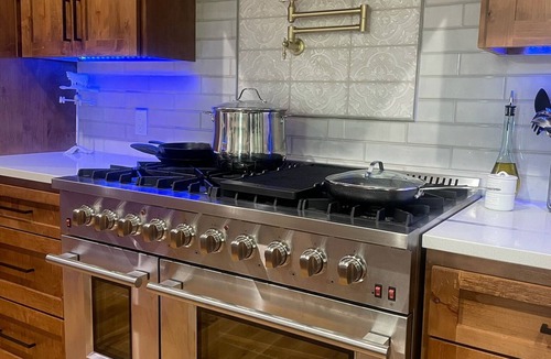 Goldsboro House | Charming farmhouse, quiet country home, perfect for family getaway in cozy Ovalo
