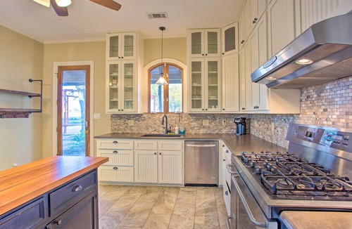 Gainesville House | Charming Gainesville Retreat: Barn, Horses Welcome