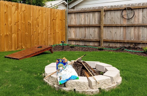 Kerrville Cottage | ❤Charming Guesthouse downtown w/yard, deck, bikes & FIREPIT