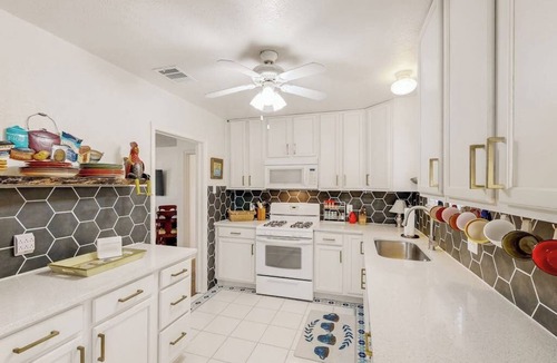 Cherrywood House | Charming home near downtown Austin with grill, streaming, washer/dryer, & AC