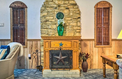 Ingram House | Charming Ingram Home w/Yard & Furnished Patio!
