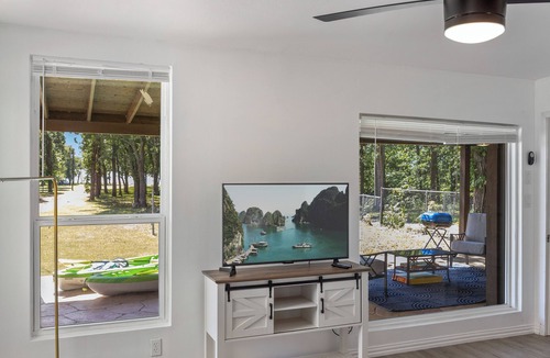 East Tawakoni House | Charming Lake Tawakoni Water Front Private Fishing Dock Boat Dock Fire Pit Kayak