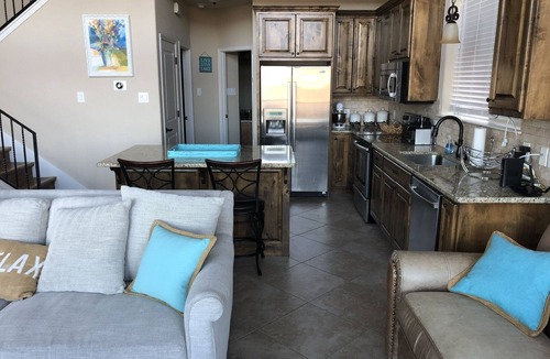 Spicewood House | Charming lakefront home perfect for a weekend getaway