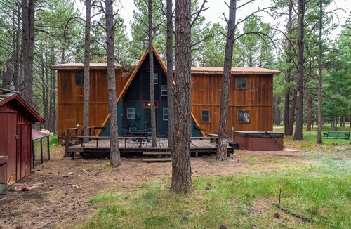 Angel Fire Cabin | Charming Modern A-frame Chalet with Hot Tub-8 min walk to Country Club