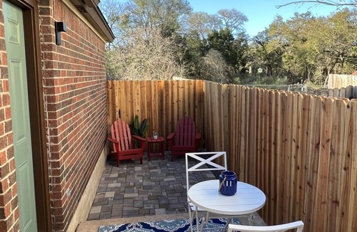 East Oak Hill House | Charming Oak Hill Bungalow/Family Friendly - Quiet Neighborhood