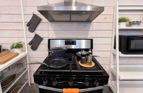 Alta Vista House | Charming screened porch hang-out, quiet locale 10-min to downtown. Pet Friendly!