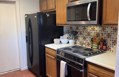 Southside House | Charming SW Santa Fe adobe 3BR home-AC, WiFi, yard, 10 min to Plaza magic!