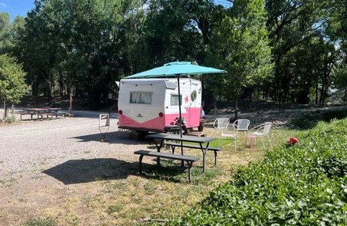 Mayhill House | Charming Vintage Shasta Camper with Riverside Glamping Charm Near Pavilion Food Truck Scene in Mayhill, New Mexico