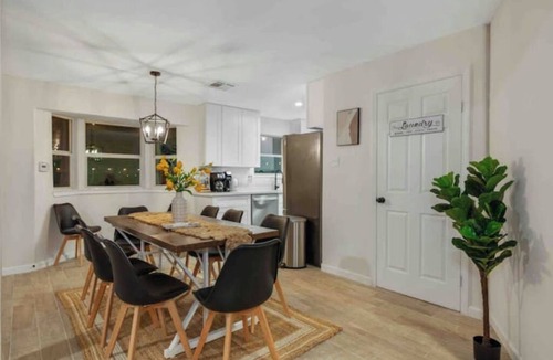 Garden Oaks House | Charming Zenith home-4BRs- amazing pool- mini golf - Houston I-610&US290