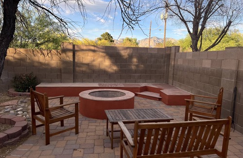 Casas Adobes House | Cheerful 3-bedroom vacation home