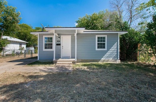 Heidenheimer House | Cheerful 3 bedroom w/dedicated parking!