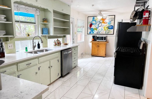 South Arlington House | Cheerful Home W/Private 15' Swim Spa, Big Fenced Yard, & Fire Pit