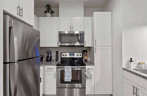 Addison Apartment | Chic 1-bedroom apartment in lovely Addison with fitness room, WiFi