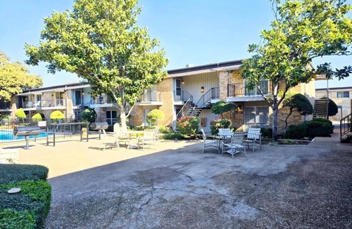 North Dallas Apartment | Chic 1-bedroom apartment in awesome Dallas with WiFi, AC