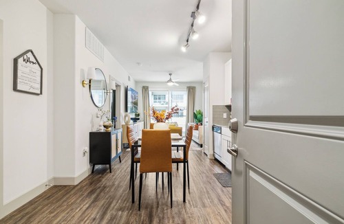 Legacy Park Apartment | Chic 1-bedroom apartment in fabulous Plano with AC, fitness room