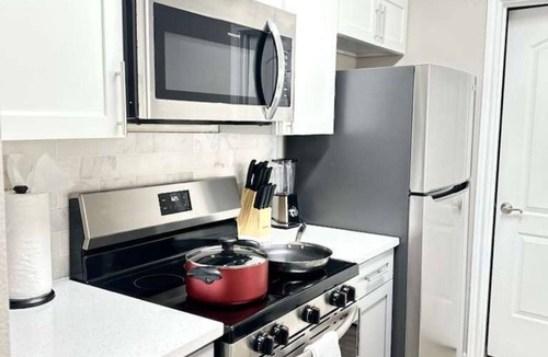 Egypt Apartment | Chic 1BR Free Parking, Pool & Gym Near Woodlands