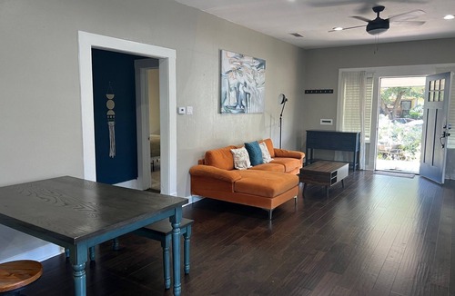 Kessler Apartment | Chic 2-bedroom apartment with WiFi, AC in vibrant Dallas