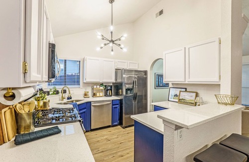 Biggs Field House | CHIC 3-bedroom tri-level house w/great bedding East El Paso with all you need