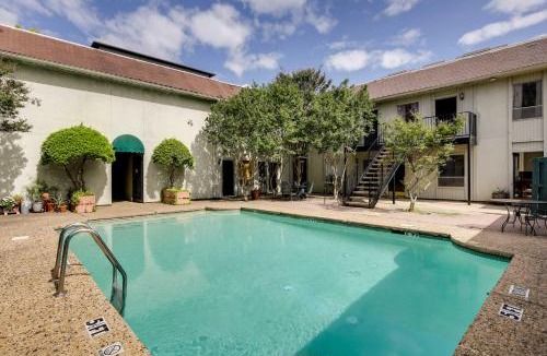 Knox - Henderson House | Chic Dallas Condo w/Pool, Walk to Knox Street!