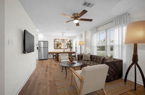 Foster Place House | Chic Haus One-Story Home Gated, Near Med Center