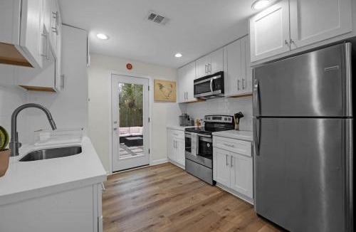 Foster Place House | Chic Haus One-Story Home Gated, Near Med Center