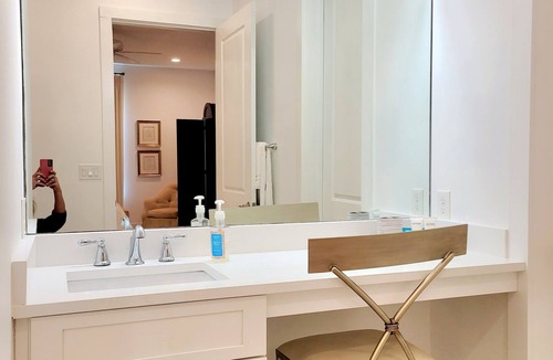 Abita Springs Hotel | Chic luxury suite with Wi-Fi, AC in charming Abita Springs