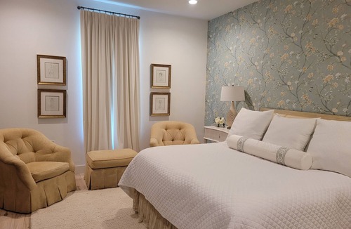 Abita Springs Hotel | Chic luxury suite with Wi-Fi, AC in charming Abita Springs