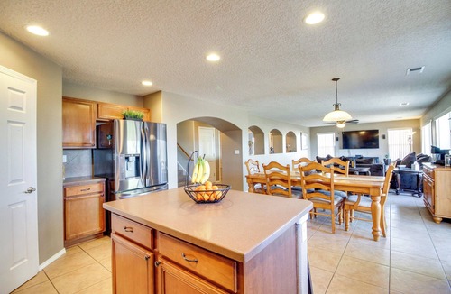 Los Lunas House | Chic New Mexico Retreat w/Patio, Grill & Fire Pit