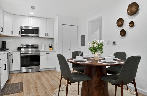 Dallas Apartment | Chic Stay World Cup Free Parking Extended Stays