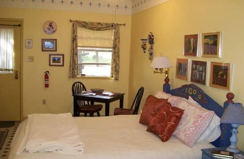 Hearne Bed & Breakfast | Christmas Tree Farm with Bed and Breakfast accommodations located on a 12 acre propertyin the Peaceful Countryside between Bryan and Hearne Tx