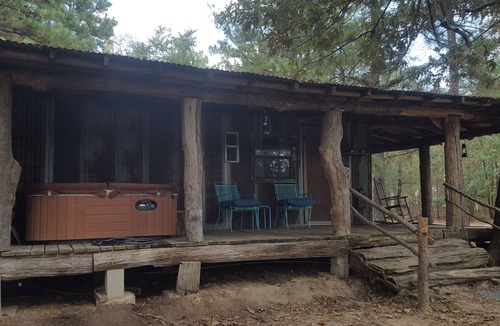 Eustace Cabin | Cici's one bedroom cabin at Bluegill Lake Cabins