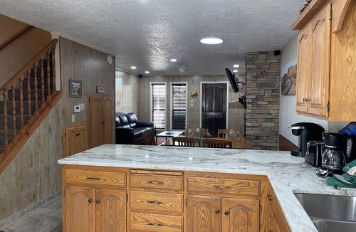 Red River Apartment | Claim Jumper #19 Townhouse