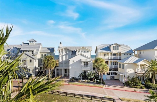 Cinnamon Shore House | Classic Home w/Modern Flair near Beach Boardwalk, Pool & More Amenities!