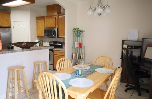 South Side House | Clean & Cozy, Elegant & Comfortable, Home for families and friends in safe area!