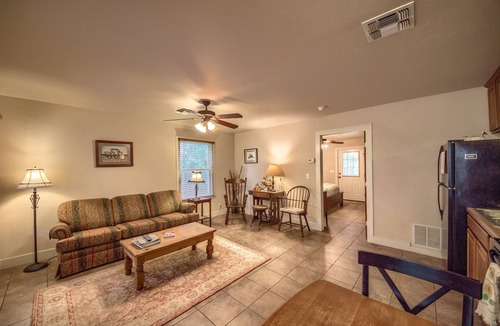 Fredericksburg Cottage | Close to Main Street - Walking Distance to Downtown - Walk/Drive