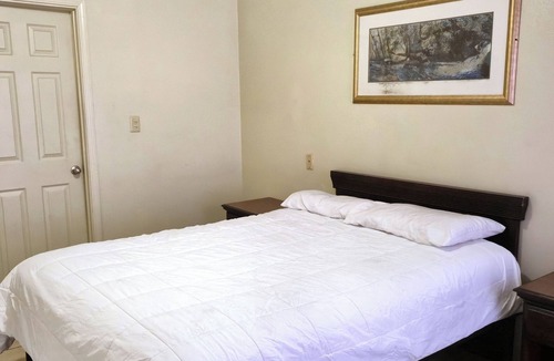 Dallas Hotel | Cole Manor Motel By Oyo Love Field Market Center
