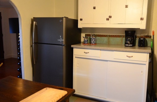 Tyrone House | College District Art House - Patio - Walk to Downtown - Sleeps 5