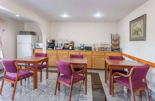 Austin Ave. Hotel | Comfort and Convenience in Knights Inn Franklin Ave Waco! Free Onsite Parking