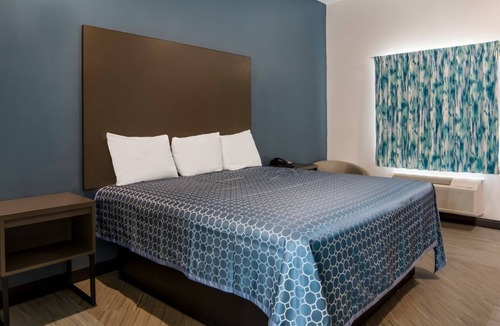 Forest Hill Hotel | Comfortable and Affordable Stay 13 Miles From AT&T Stadium, Prime Location