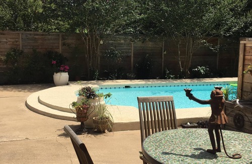 Westgate House | Comfortable and Cozy with a Luxurious Feel Beautiful Yard, Pool & Outdoor Shower